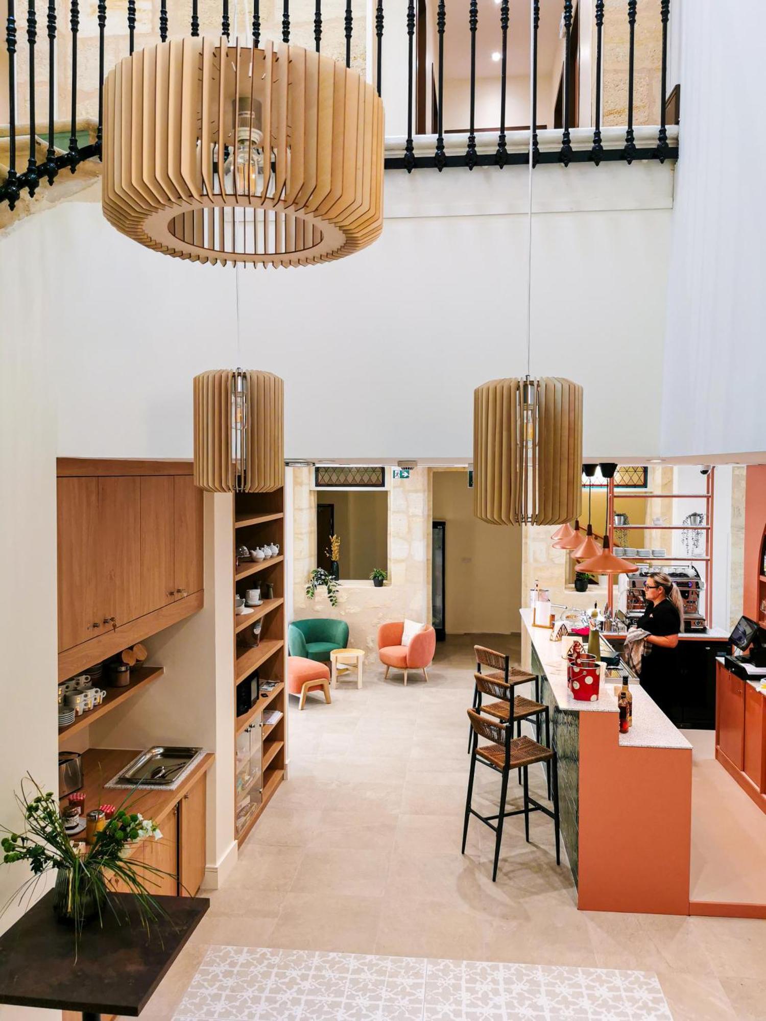 Bloom Hostel Bar & Garden บอร์โด ภายนอก รูปภาพ