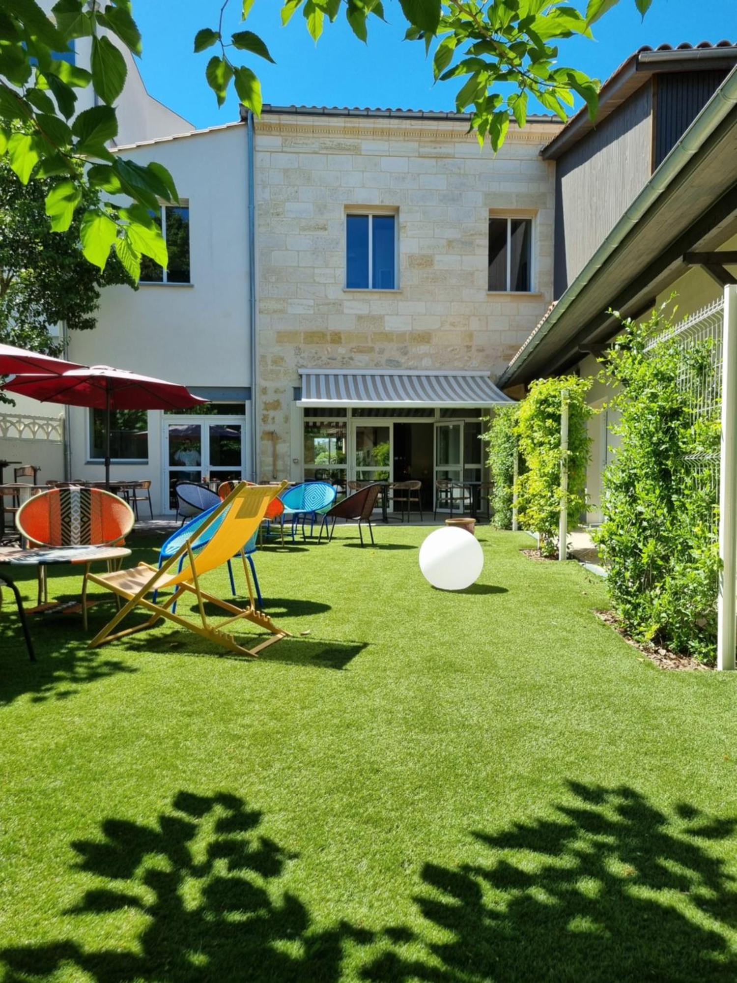 Bloom Hostel Bar & Garden บอร์โด ภายนอก รูปภาพ